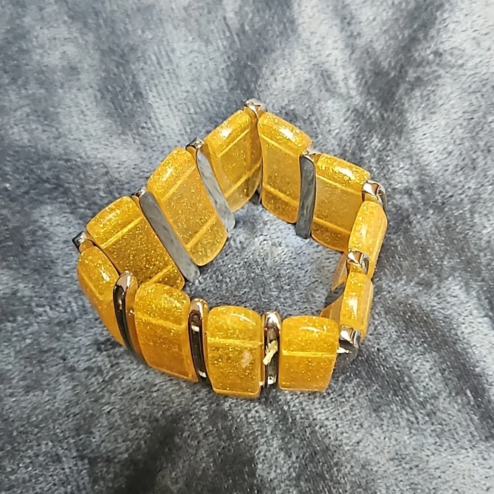 Elastic stretchy sparkly Lucite & silver bracelet vintage